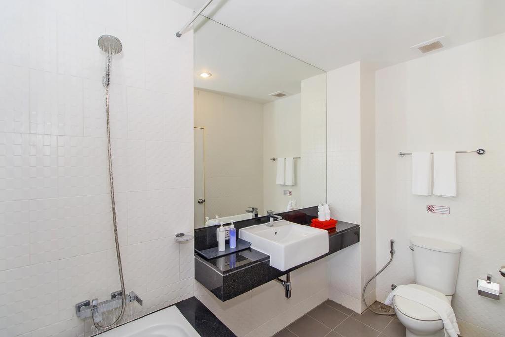 Chic Condo By Resava Karon Quarto foto